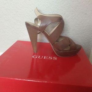 6.5 M Guess light brown strappy heels